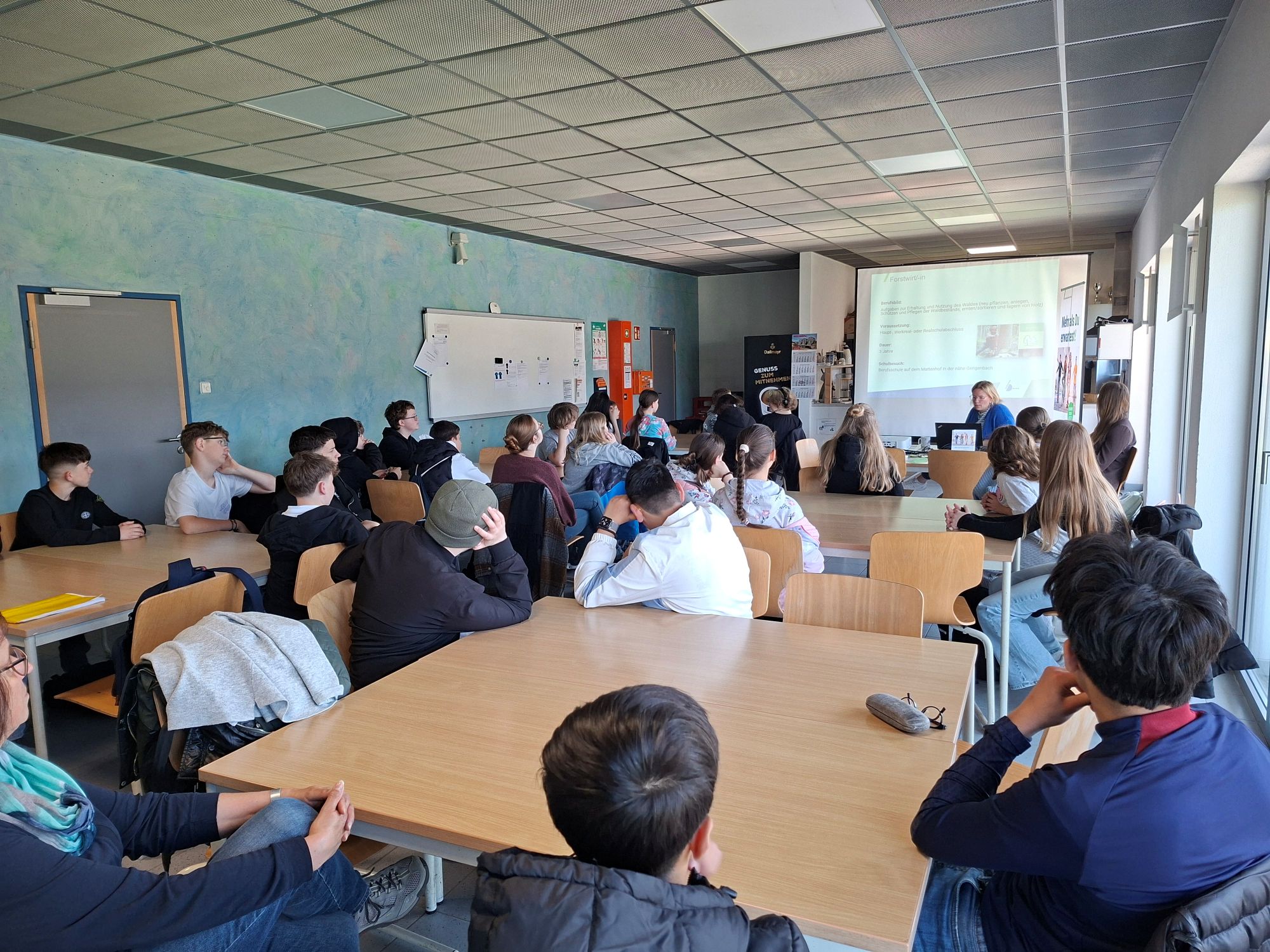 Besuch im Baubetriebshof Bruchsal: Ein Einblick in vielfältige Berufsbilder für Schüler des Jahrgangs 7 – Bild zum Artikel