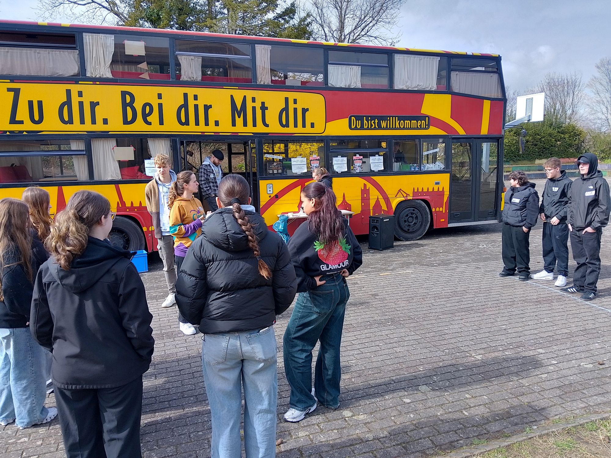 Mobile Kirche gastiert an Pestalozzi-GMS Graben-Neudorf – Bild zum Artikel