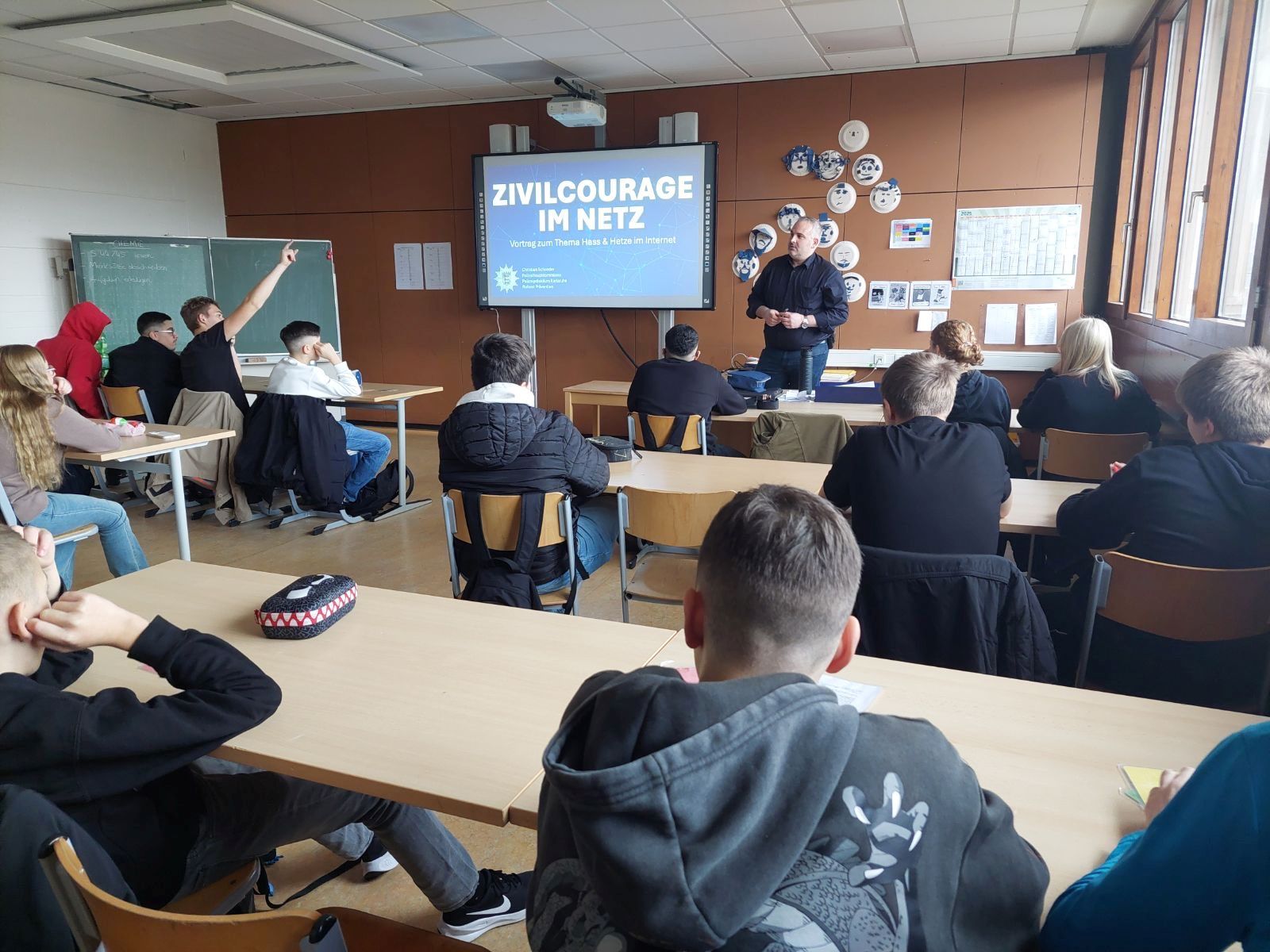 Präventionsveranstaltung zu Zivilcourage im Netz an der Pestalozzi-Gemeinschaftsschule – Vorschau der Nachricht